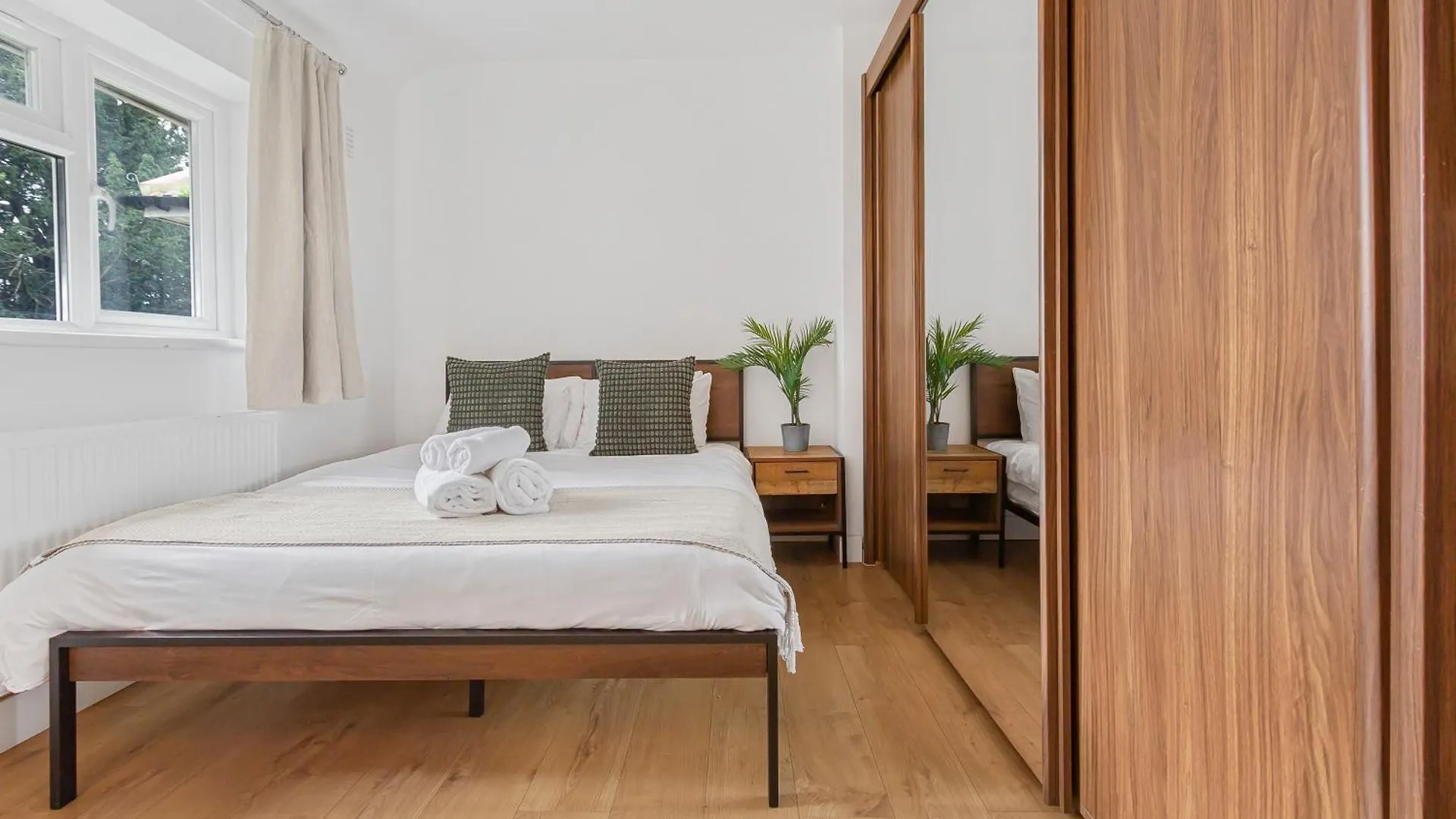 Heathrow 3Bdr Home With Free Parking Cranford